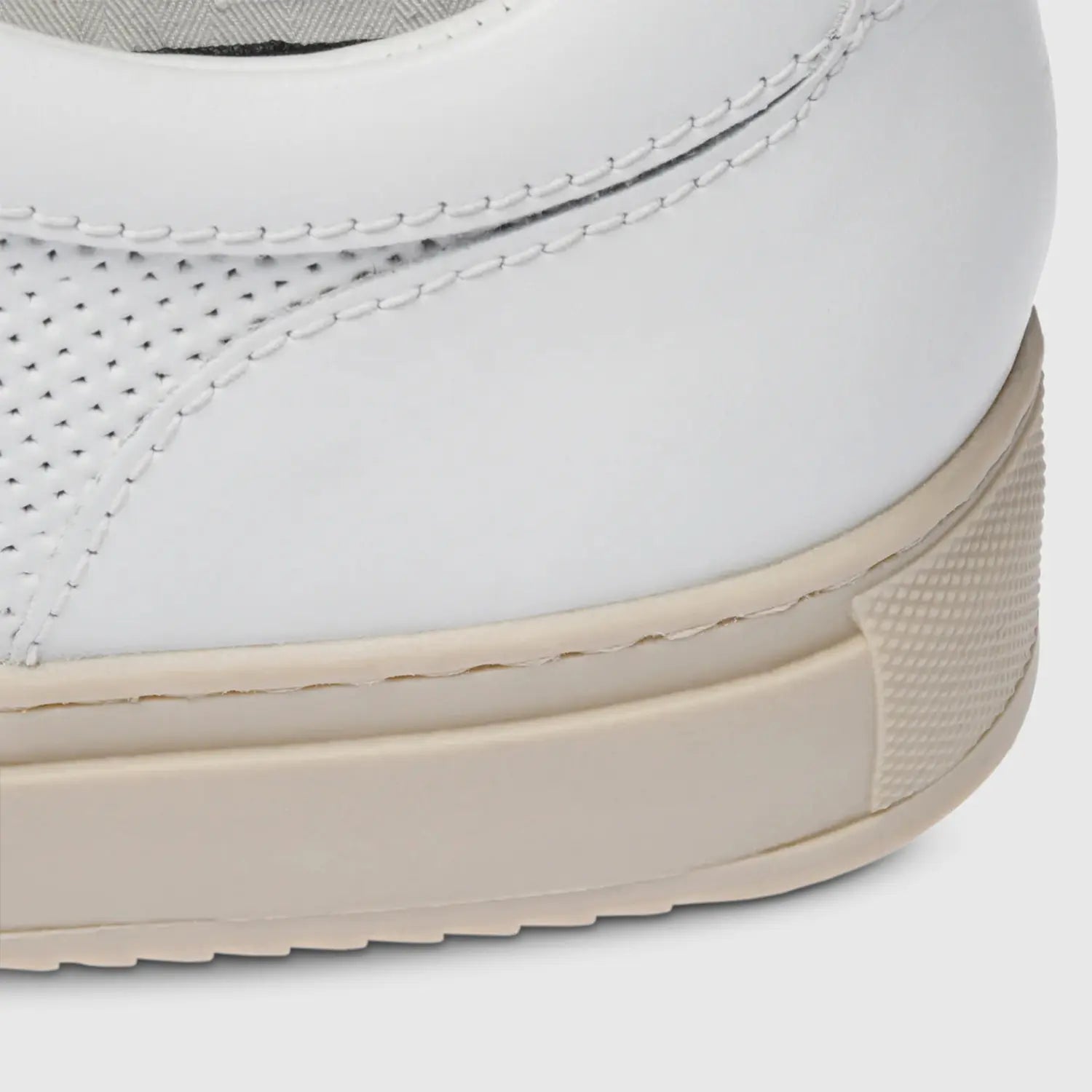 Toni Cochin Holes White