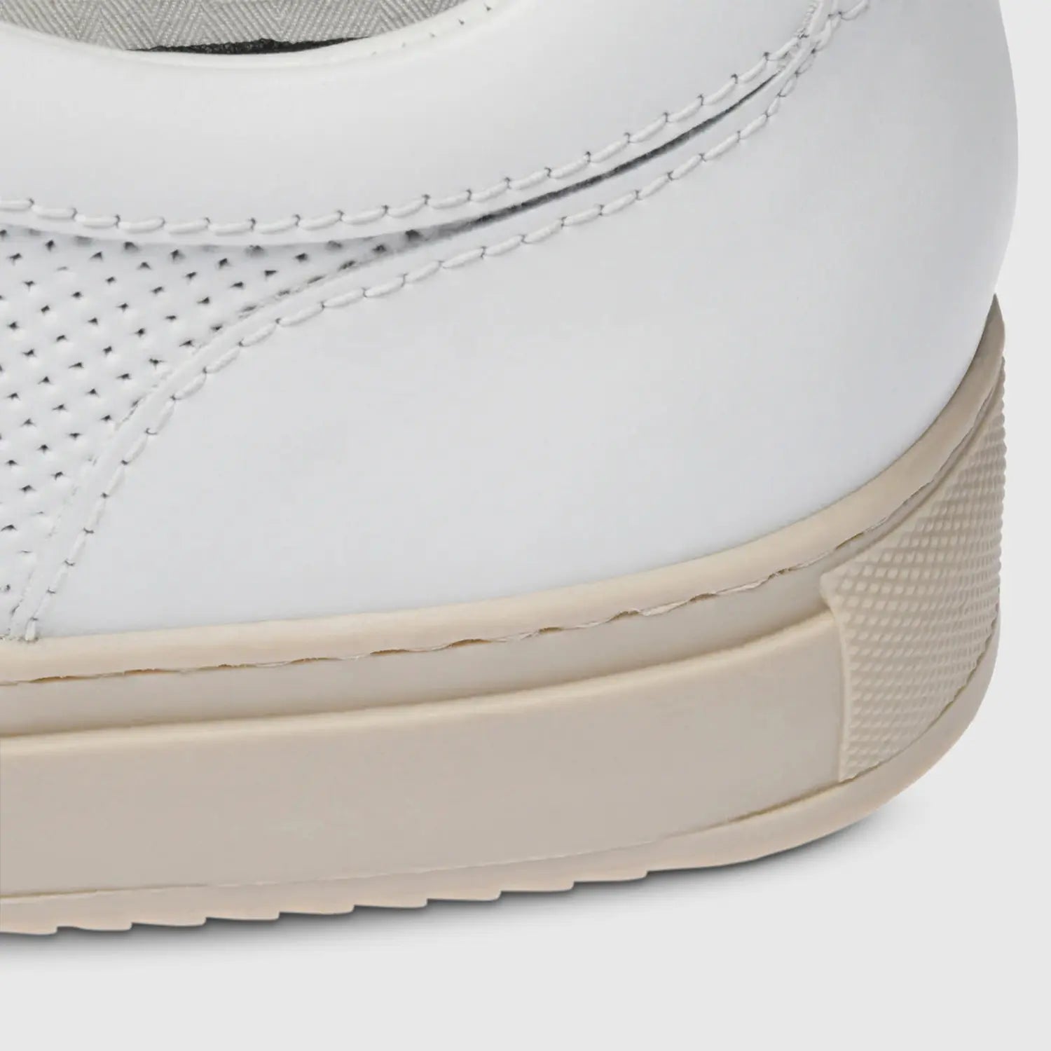 Toni Cochin Holes White