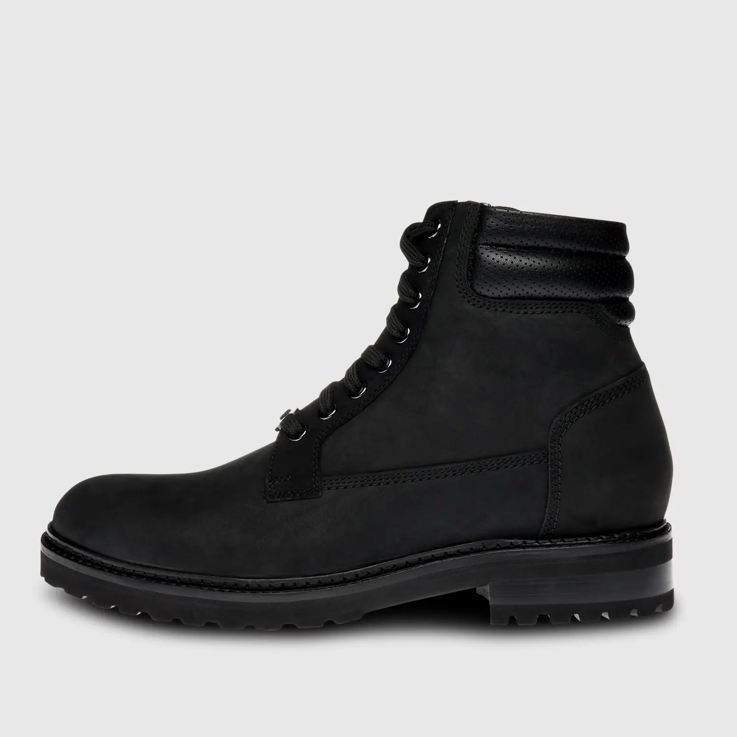 Core Nubuck Black