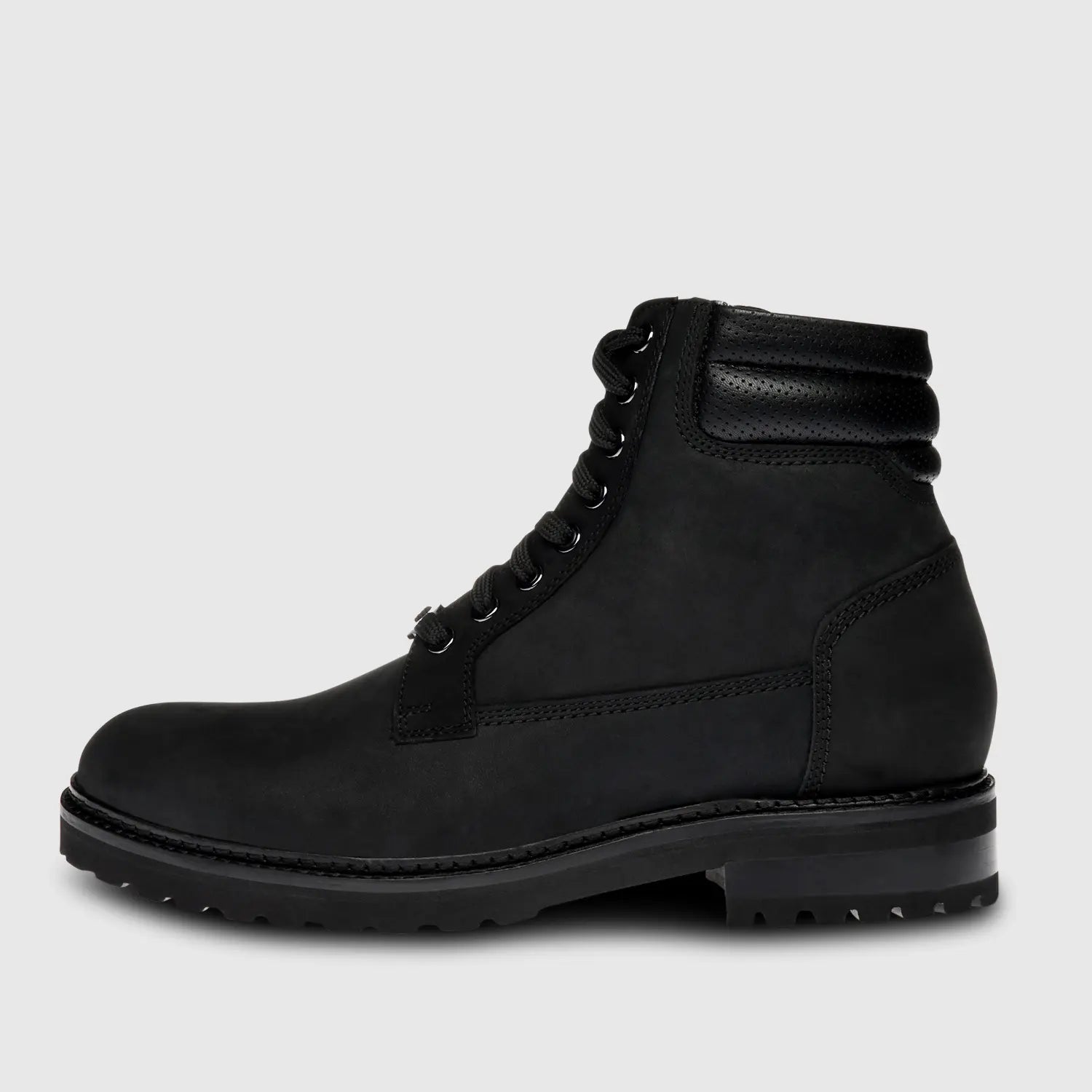 Core Nubuck Black