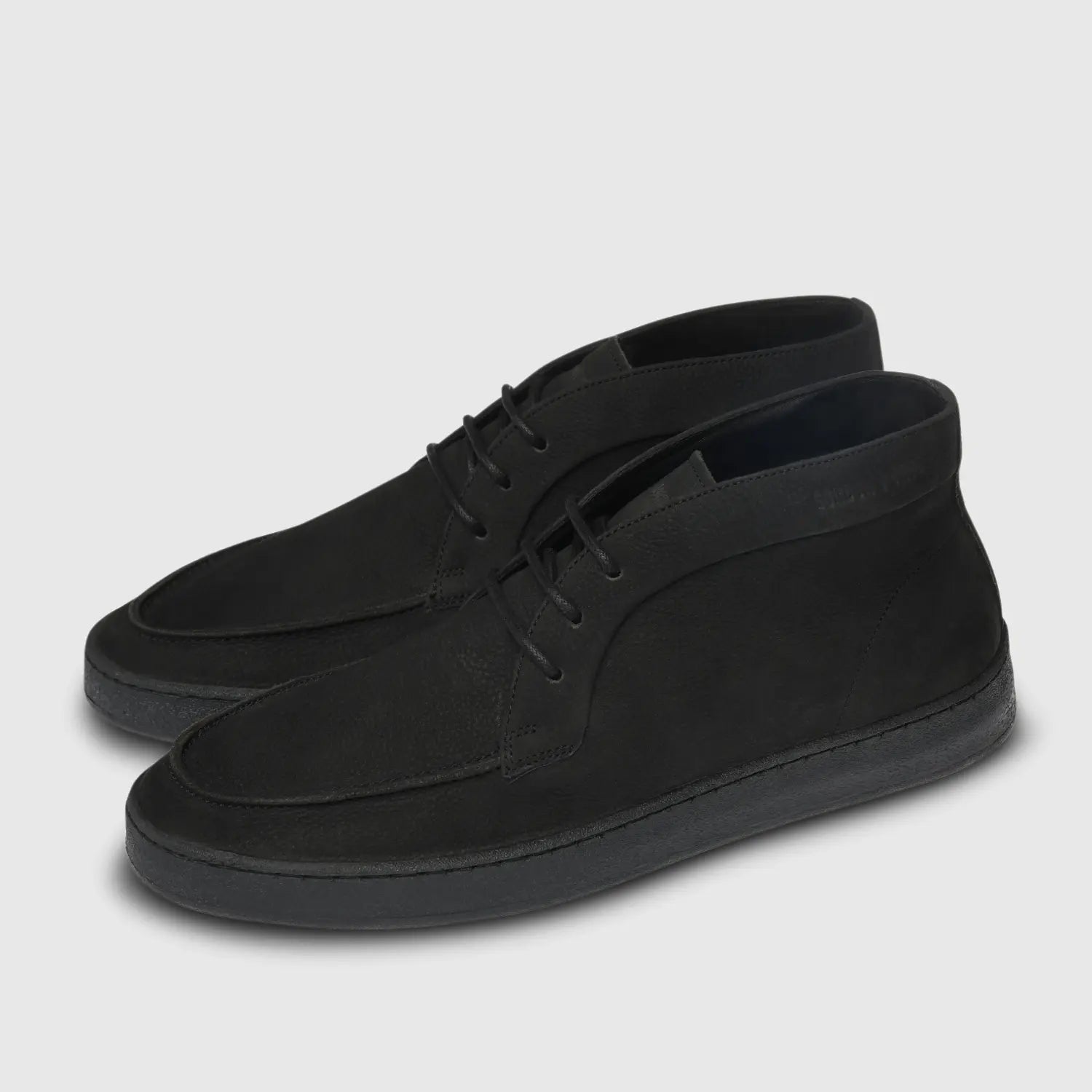 Garry Nubuck Chukka Boot Dark Sole Black