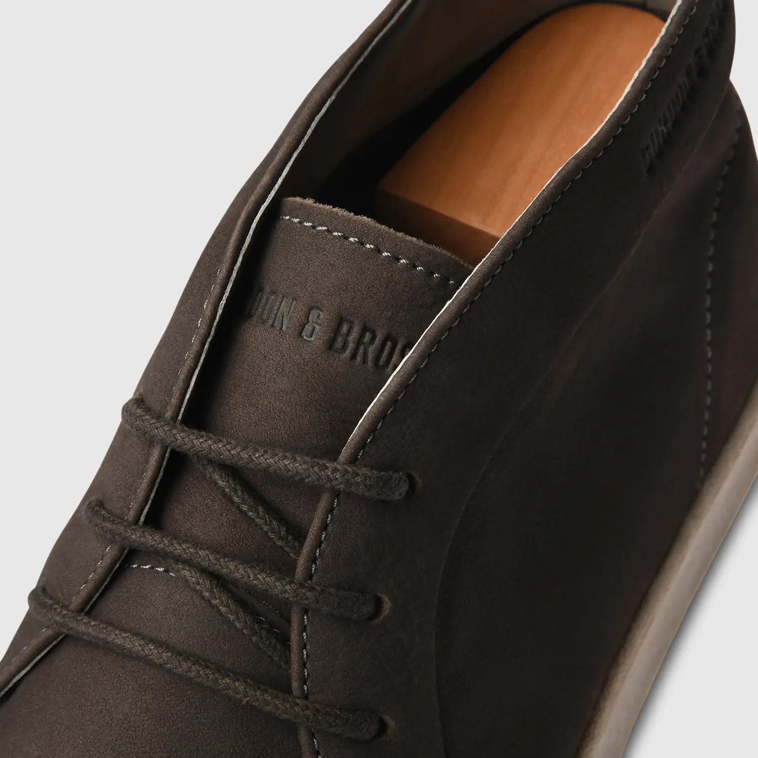 Garry Nubuck Chukka Boot Ash
