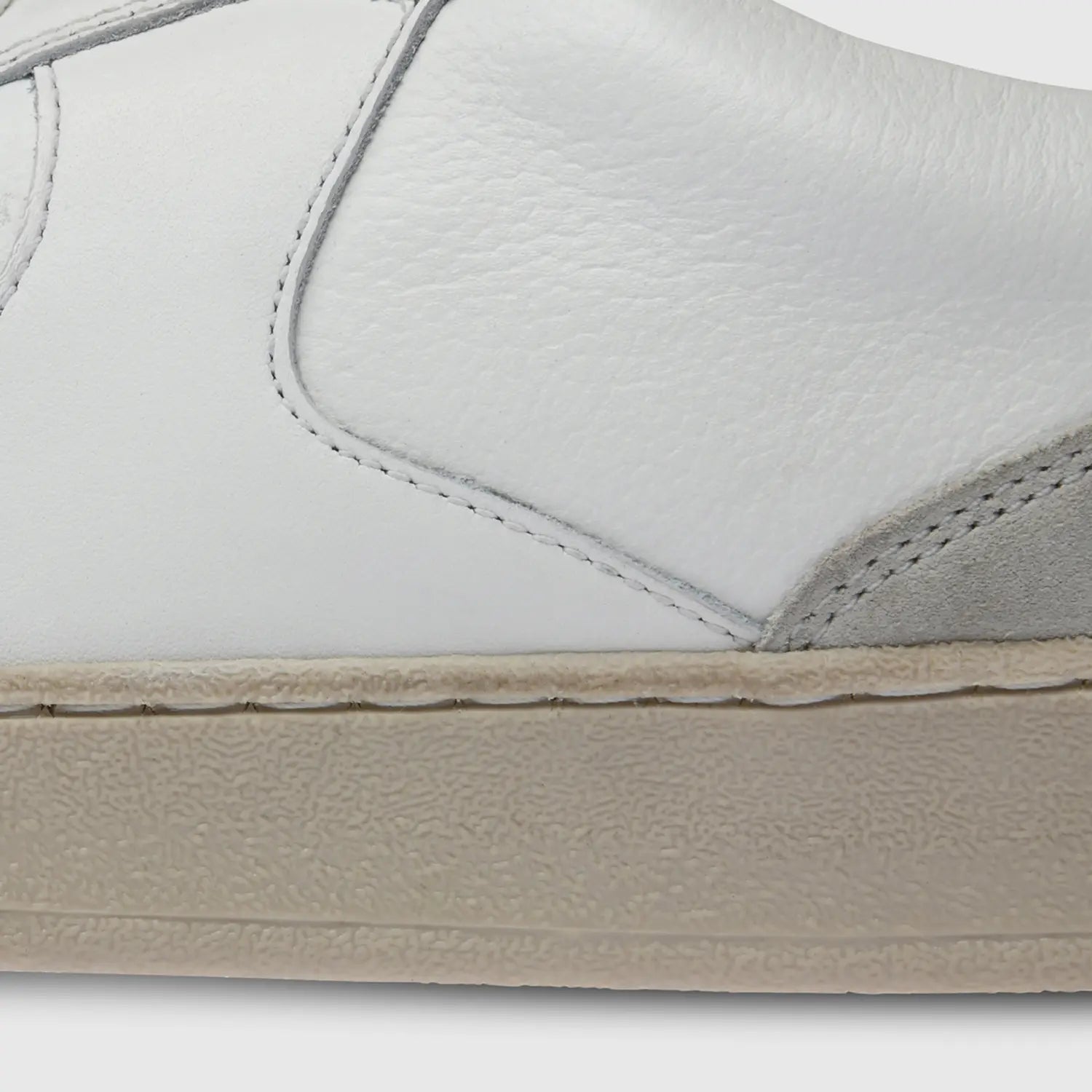 Garry Suede White