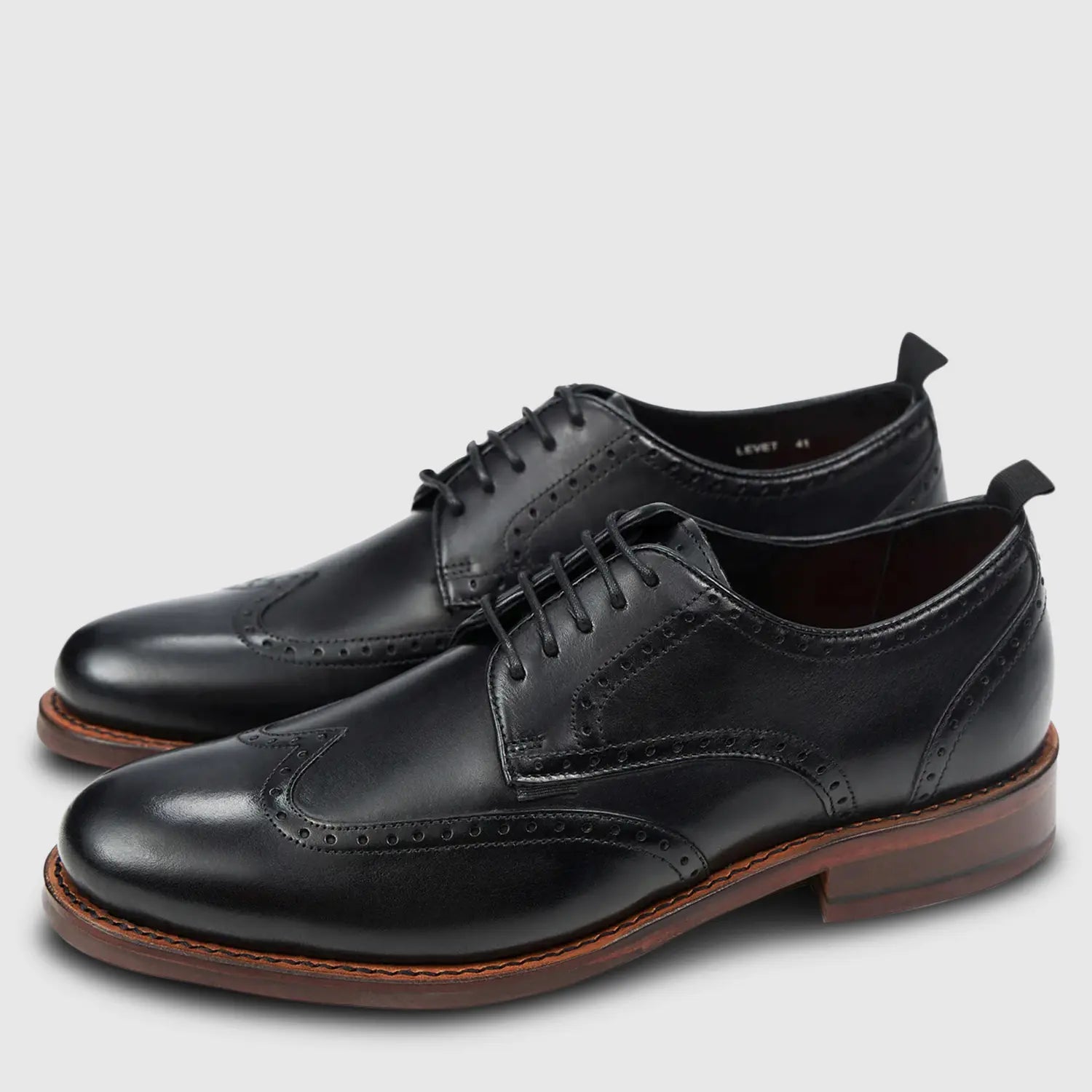 Levet Rub Off Brogue Black