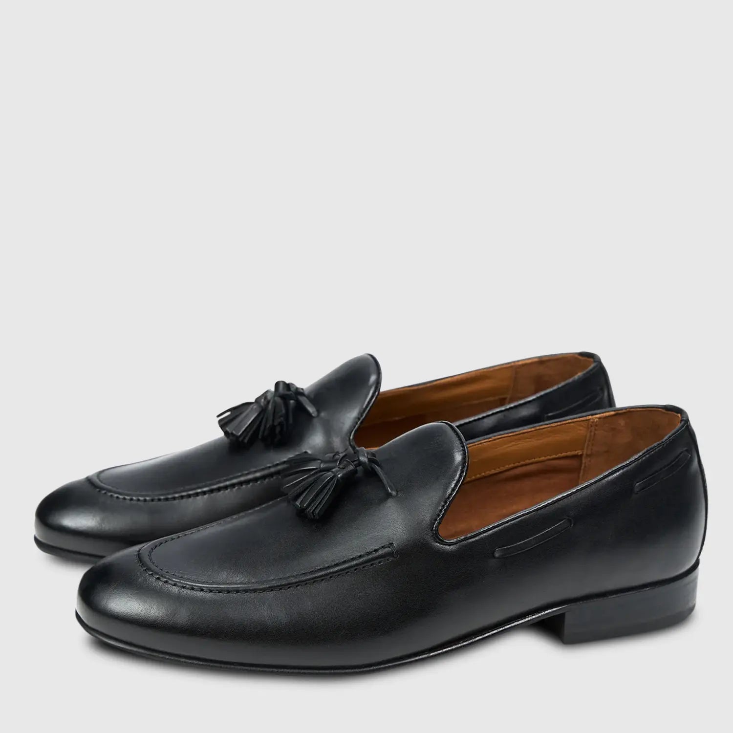 Renzo Cochin Tassel Black