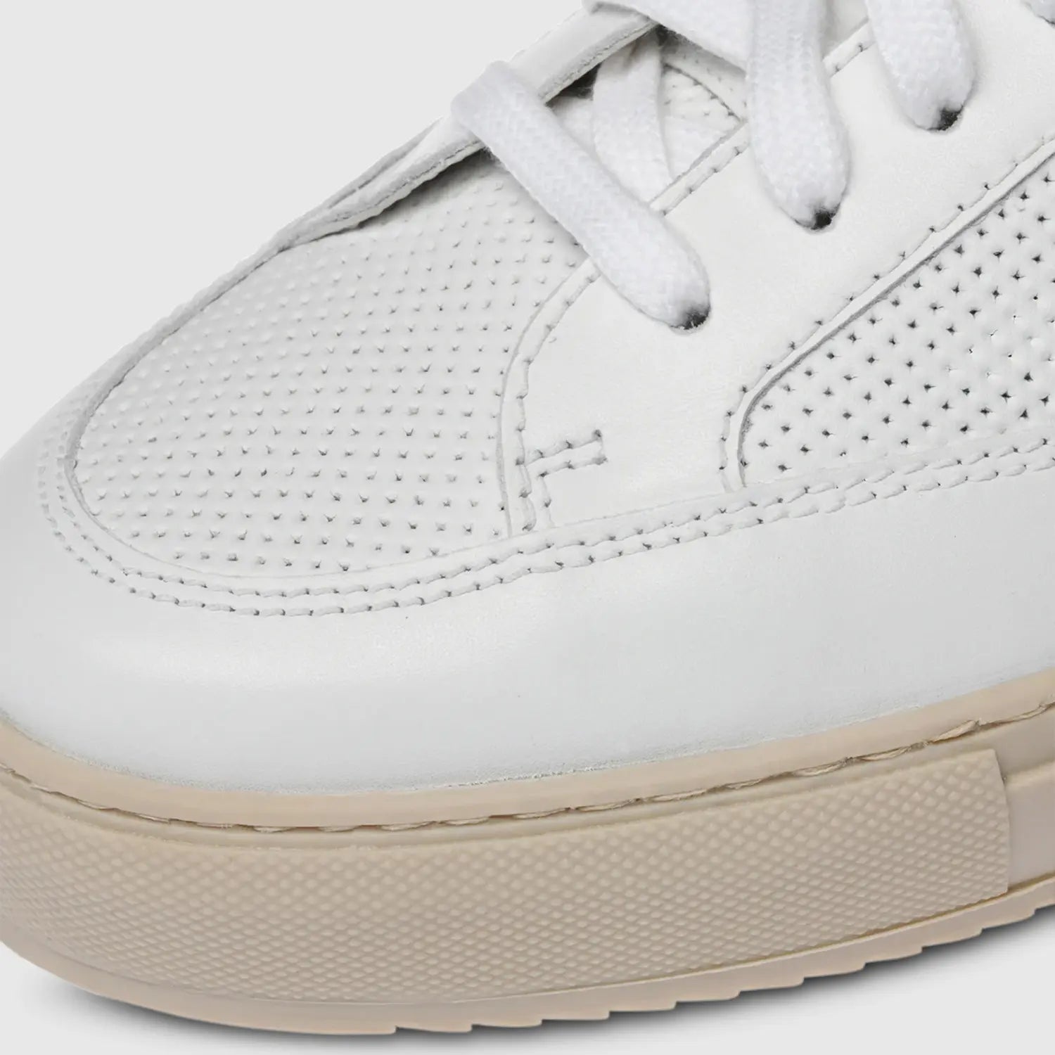 Philipp Cochin Holes White