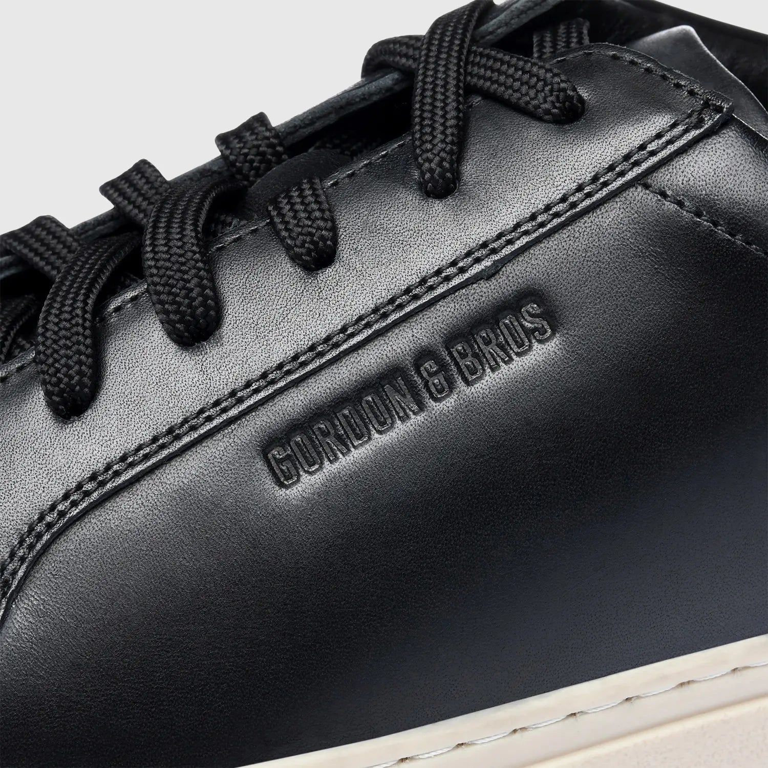 London Antique Off-White-Sole Black