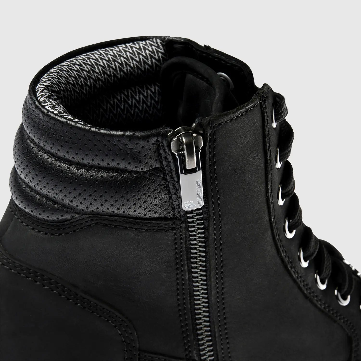 Core Nubuck Black