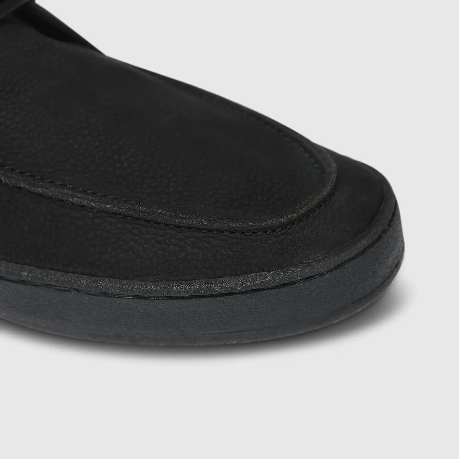 Garry Nubuck Chukka Boot Dark Sole Black